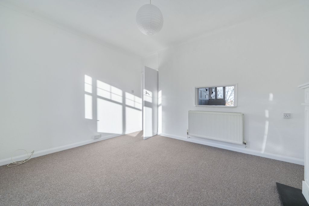 Property photo 3 of 19 Photo 6