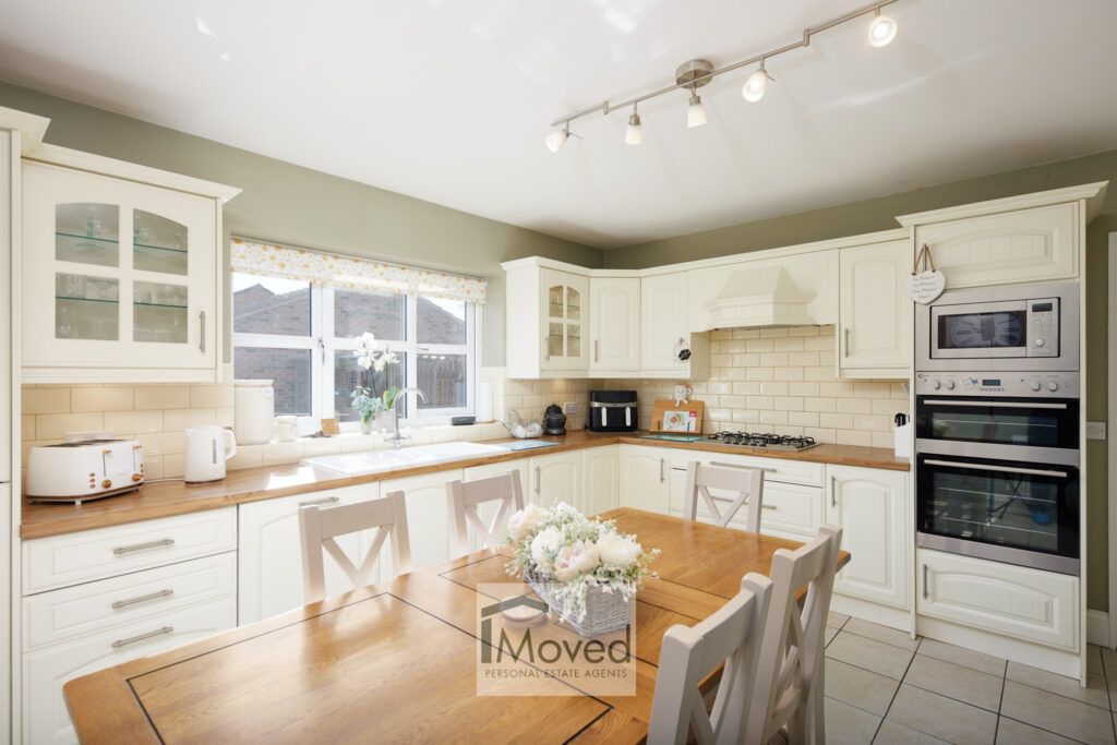 Property photo 2 of 21 Kitchen-2-Dn84Aj