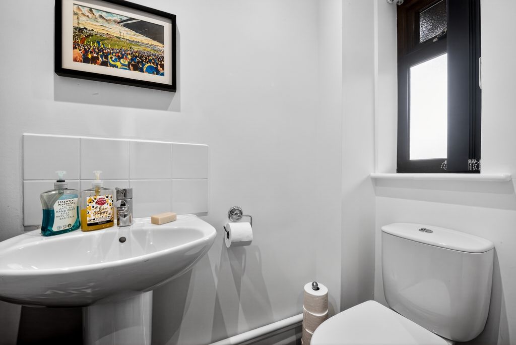 Property photo 3 of 19 Downstairs Cloakroom