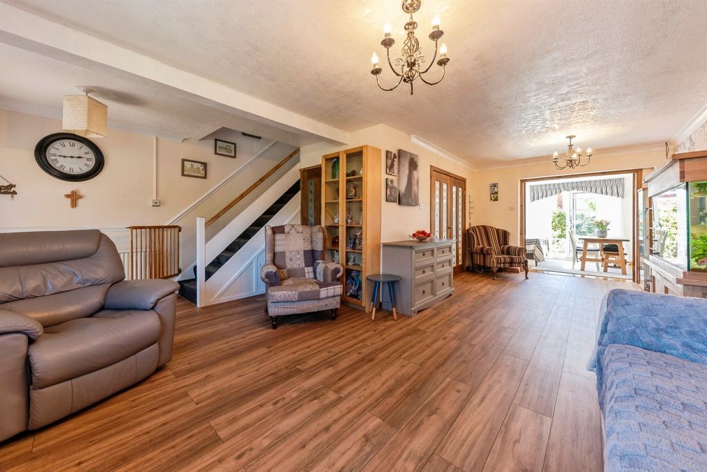 Property photo 2 of 40