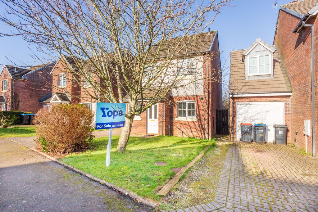 Property photo 1 of 28 18 Houliston Ave