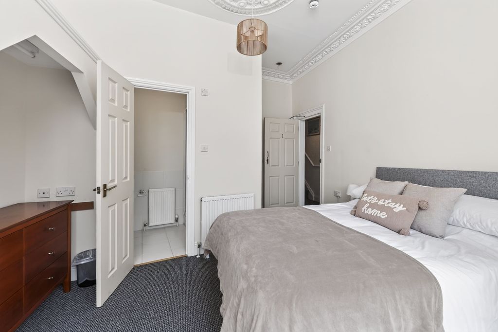 Property photo 1 of 7 0068