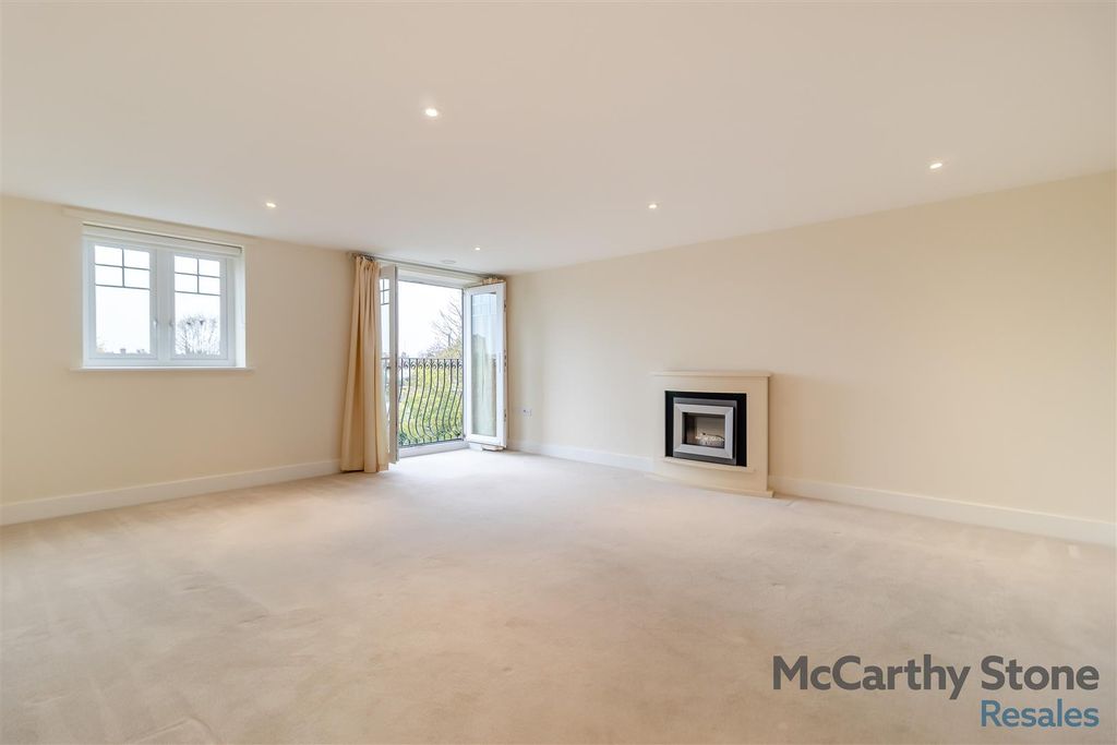 Property photo 3 of 21 8627540-Interior12.Jpg