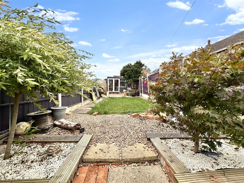 Property photo 3 of 19 Well-Appointed Garden 327