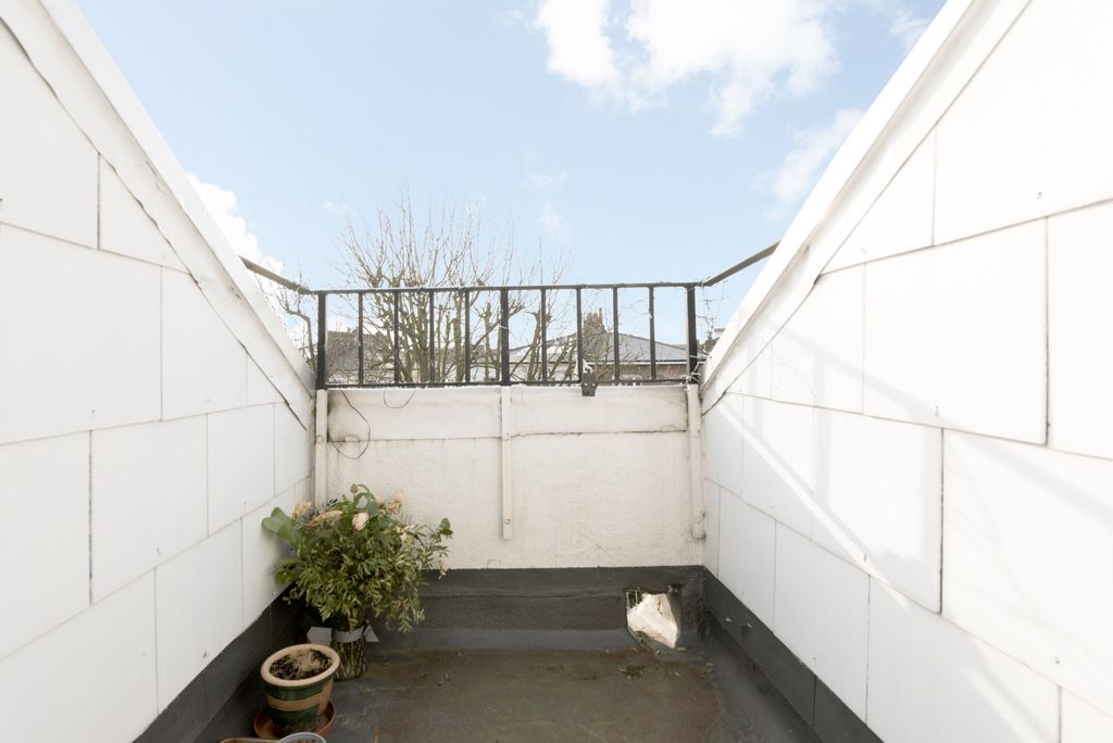 Property photo 3 of 9 Photo 07