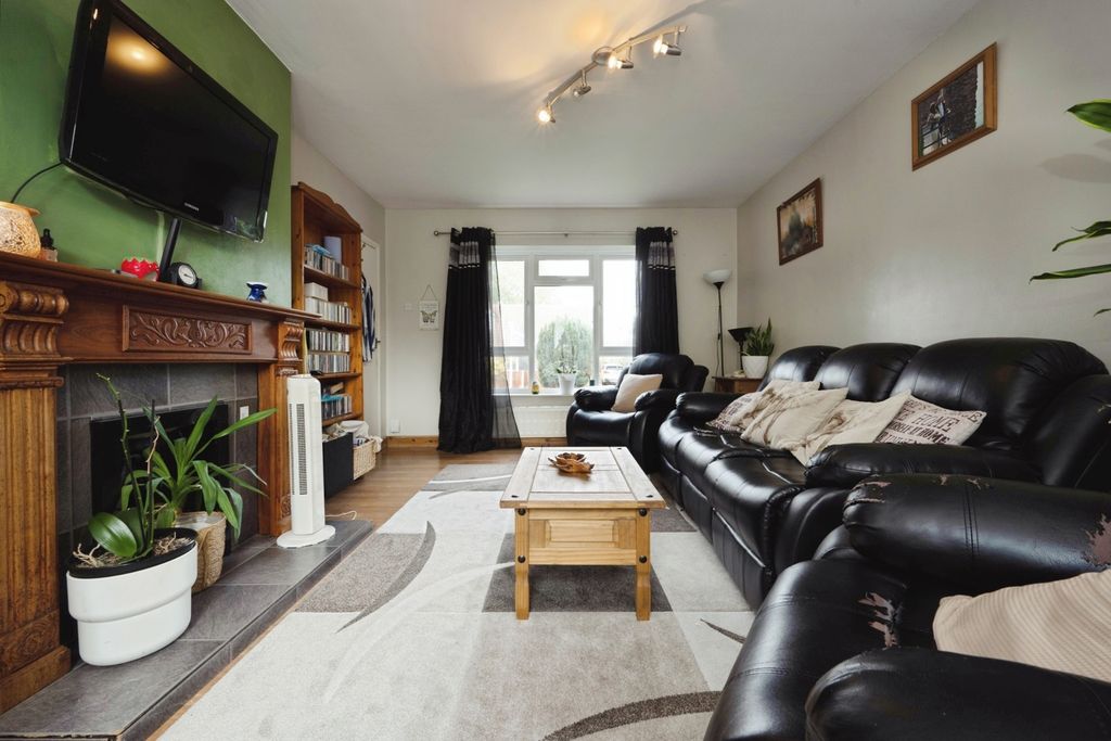 Property photo 2 of 19 Pbox-Img.Jpg