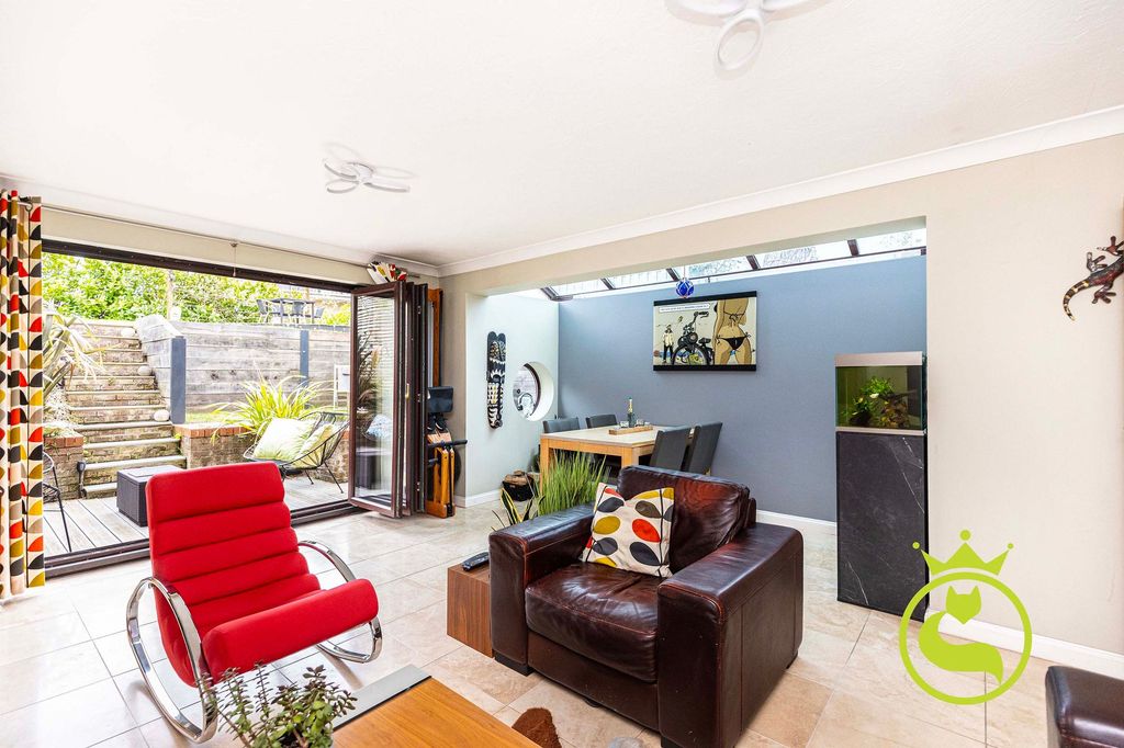 Property photo 3 of 24