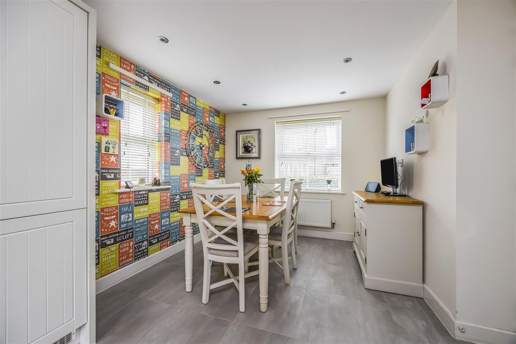 Property photo 3 of 34 43 Skylark Avenue, Emsworth-Porticomarketing-Nexa-