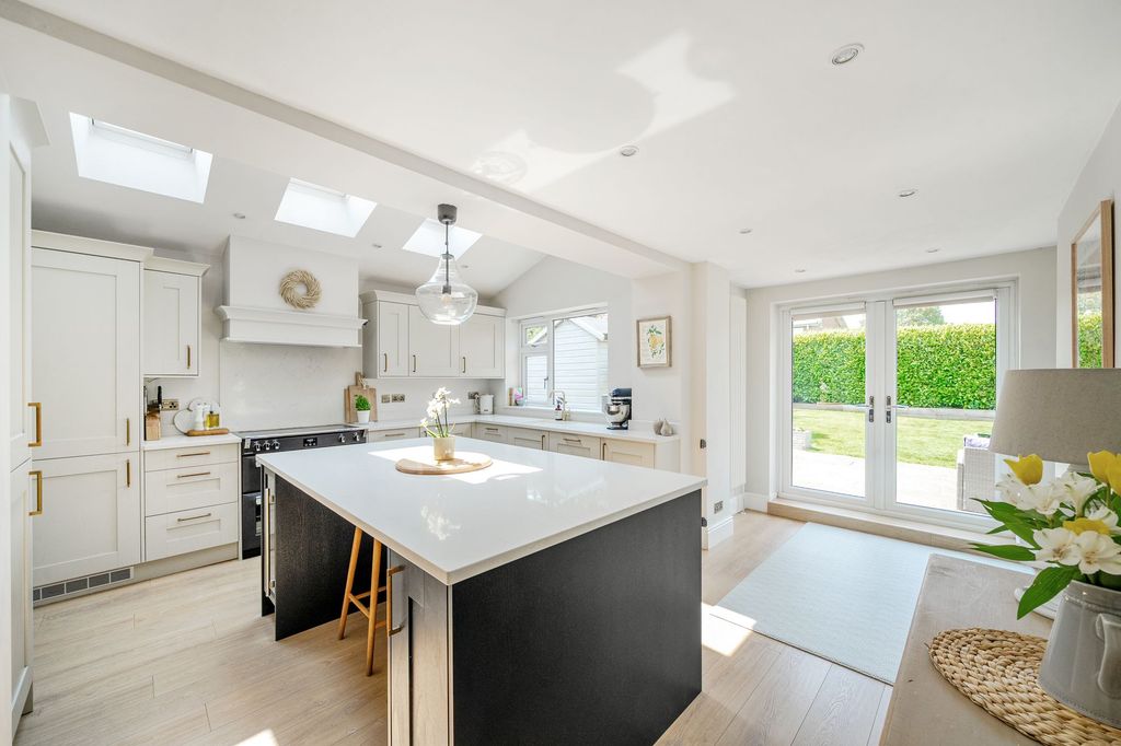 Property photo 3 of 23