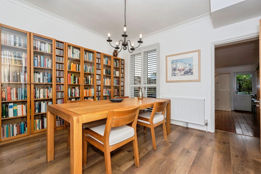 Property photo 3 of 18