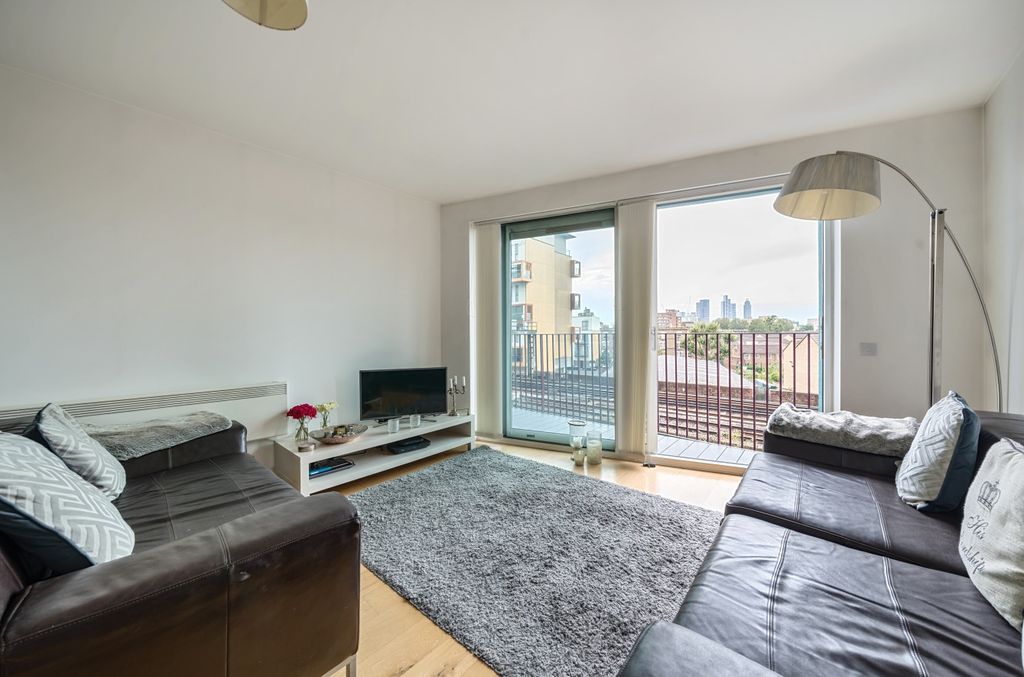 Property photo 3 of 22 Reception