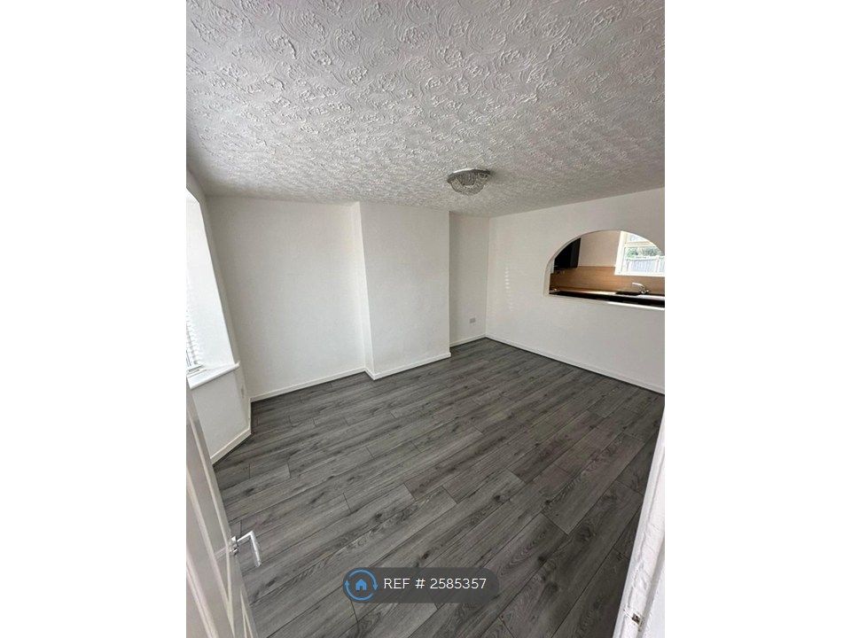Property photo 3 of 11 Living Room