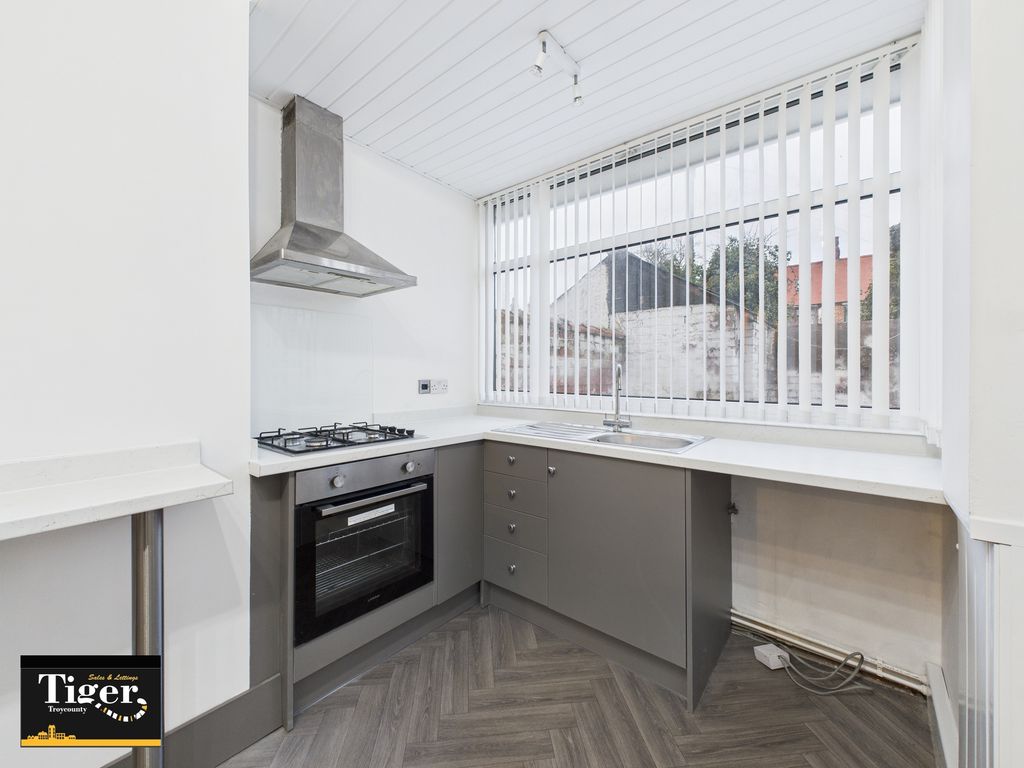 Property photo 3 of 11 Cam03440G0-Pr0494-Still004