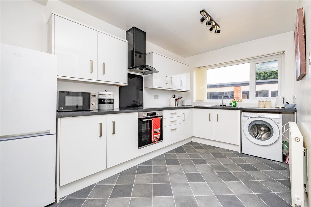 Property photo 3 of 17 Kitchen/Diner