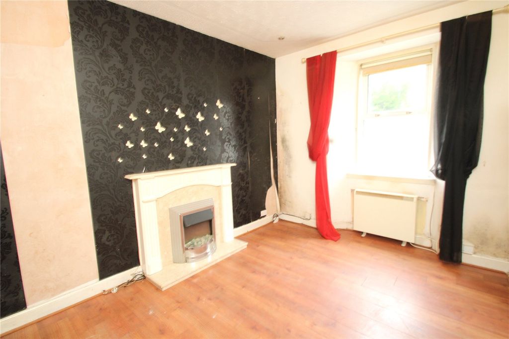 Property photo 2 of 10 Living Room