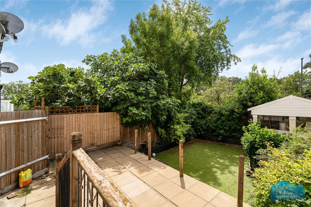 Property photo 2 of 19 Picture No. 18