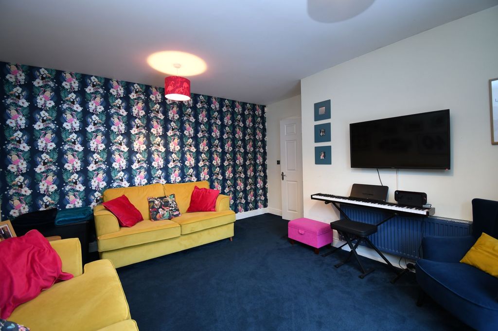 Property photo 3 of 20