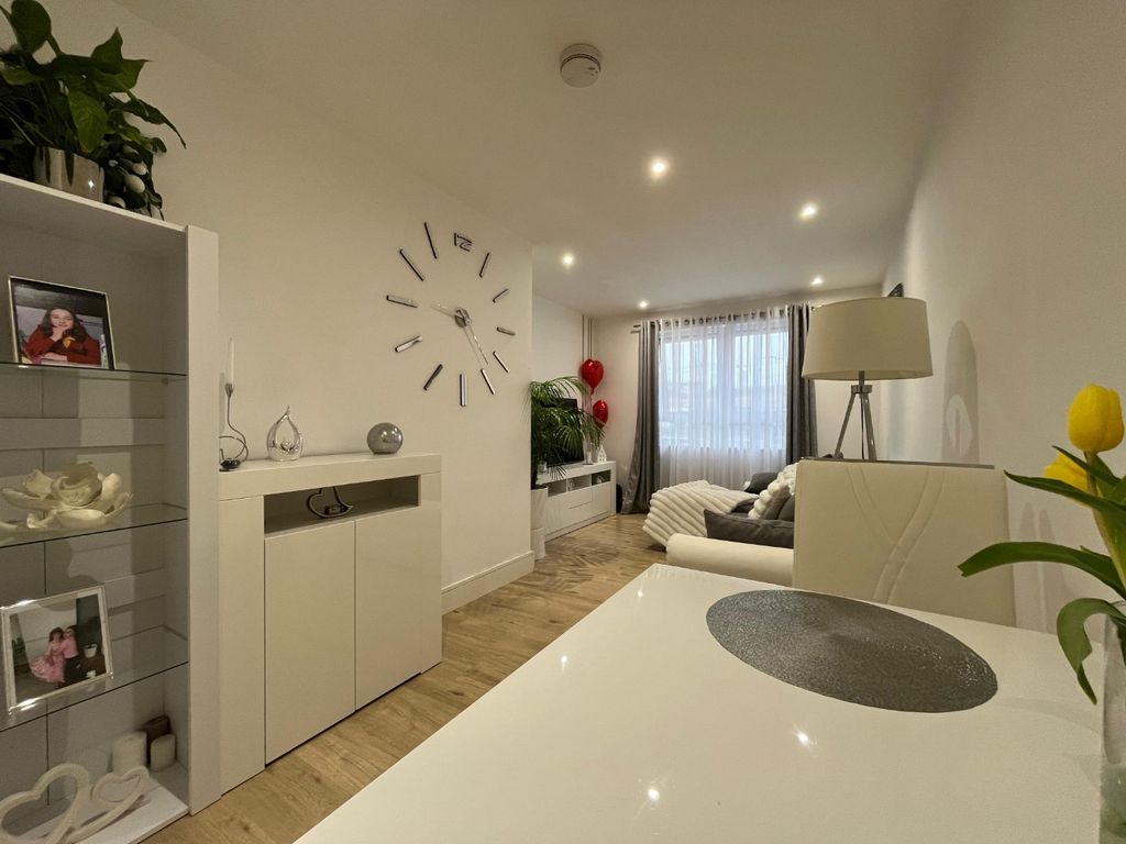 Property photo 2 of 6 5025603