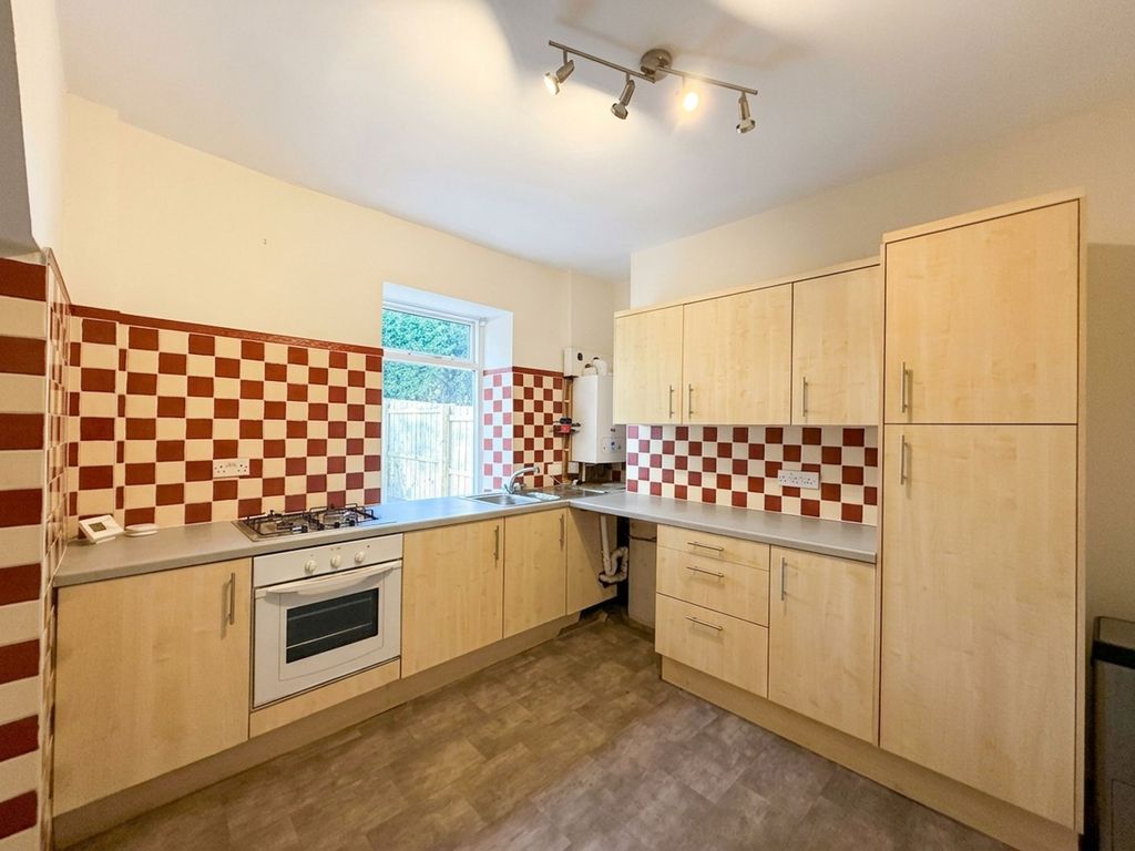 Property photo 3 of 8 Kitchen
