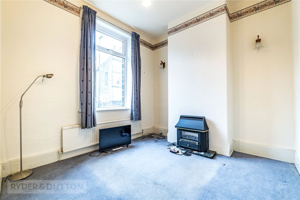 Property photo 2 of 15 Lounge