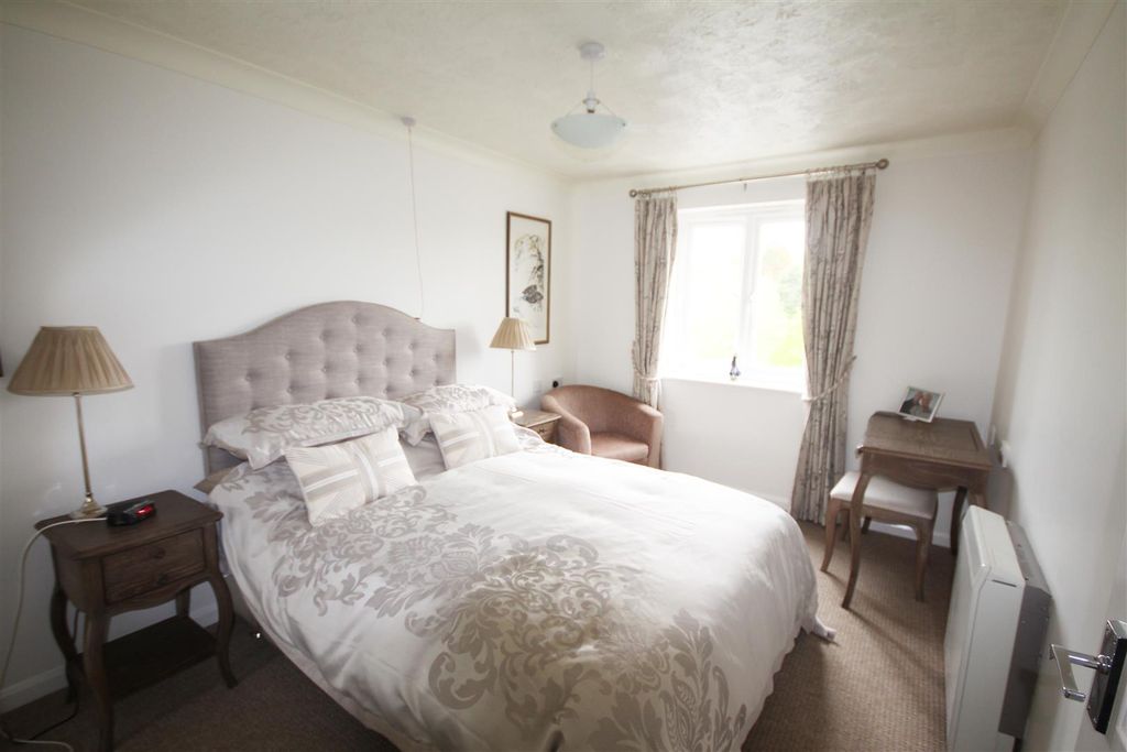 Property photo 3 of 10 Bedroom