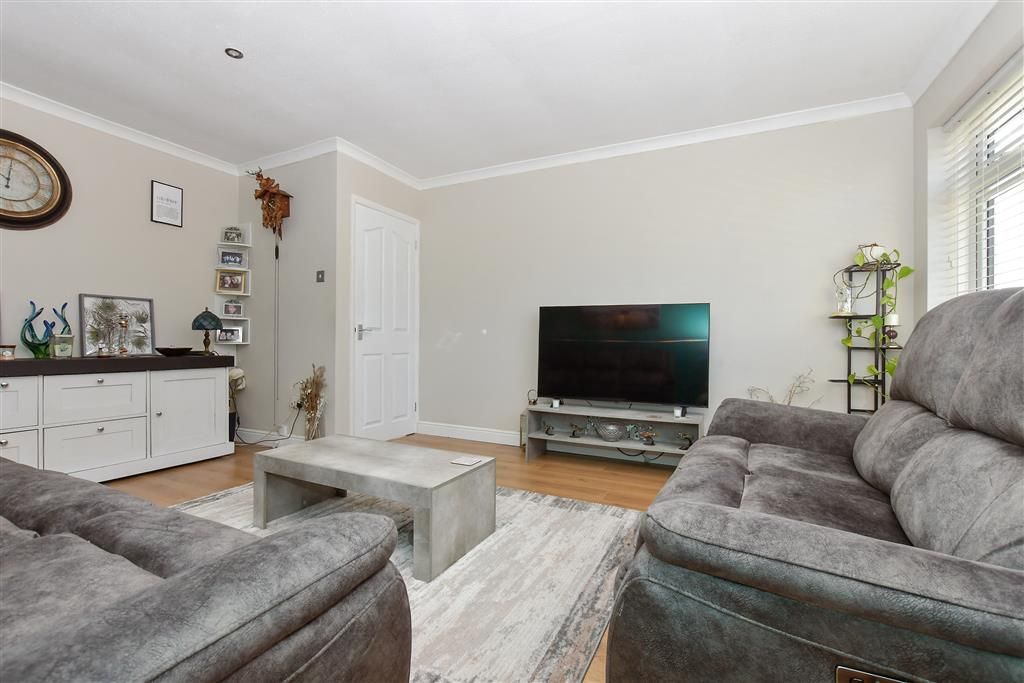 Property photo 3 of 10 Lounge