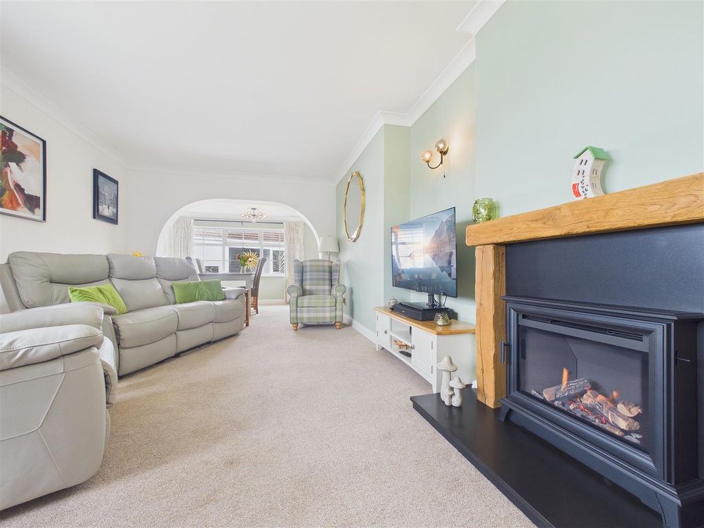 Property photo 2 of 18 Cam01407G0-Pr0146-Still013.Jpg