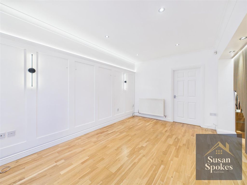 Property photo 3 of 31 Cam01858G0-Pr0213-Still002.Jpg