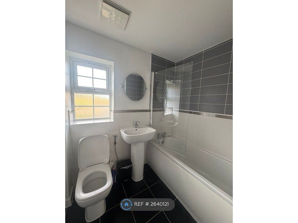 Property photo 2 of 4 Shared Living Space: Bathroom