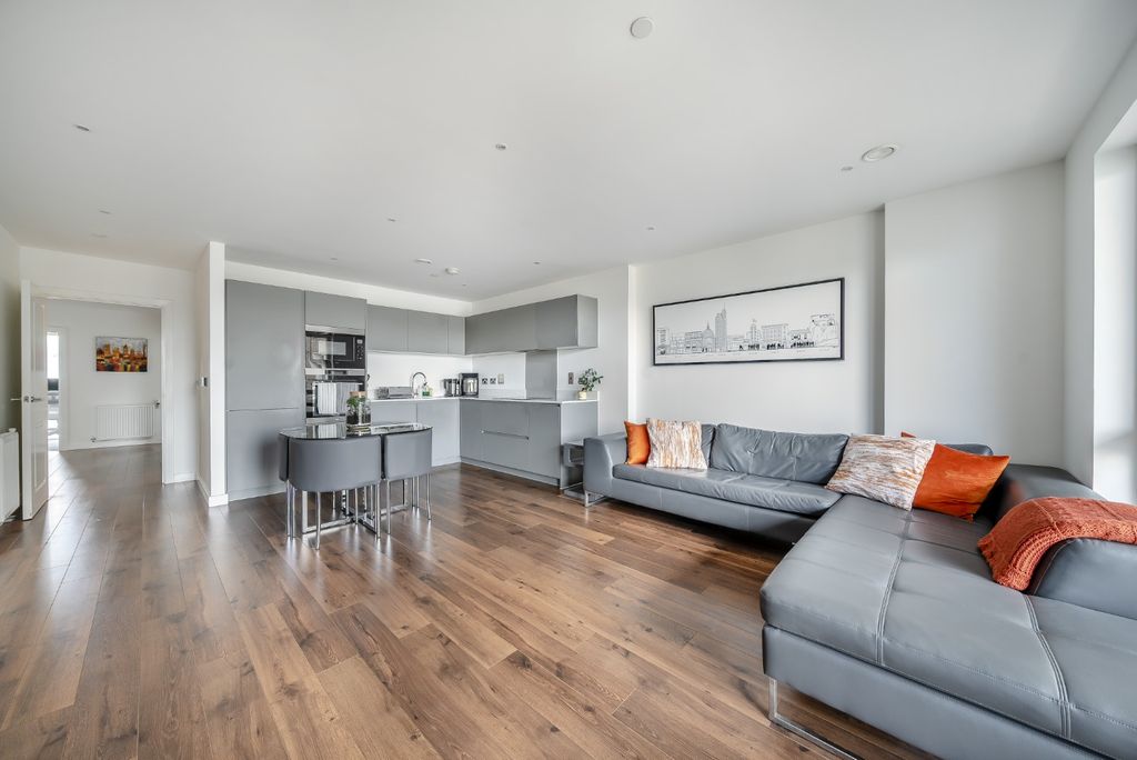 Property photo 3 of 18 4209183