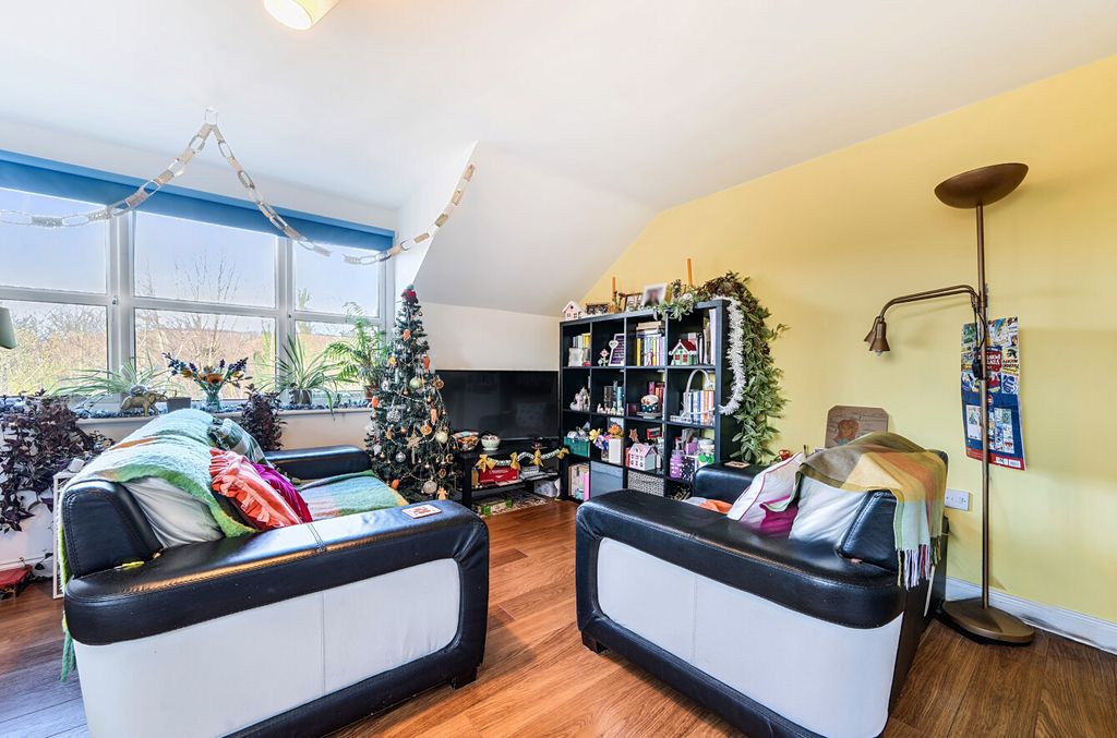 Property photo 2 of 11 1384669-7-693d61A...