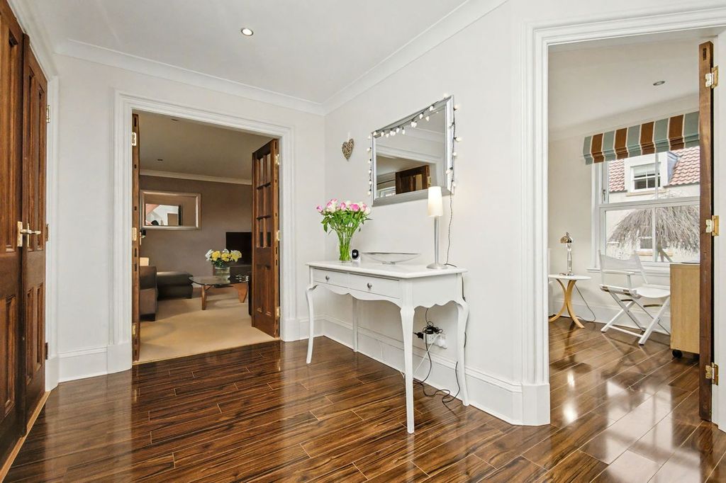 Property photo 2 of 27