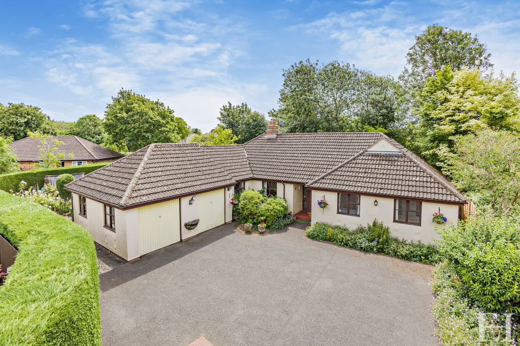 Property photo 2 of 29 8652915-Exteriorwm14-800