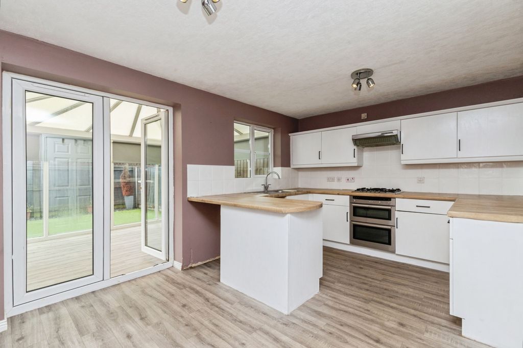 Property photo 3 of 17 Dining Kitchen