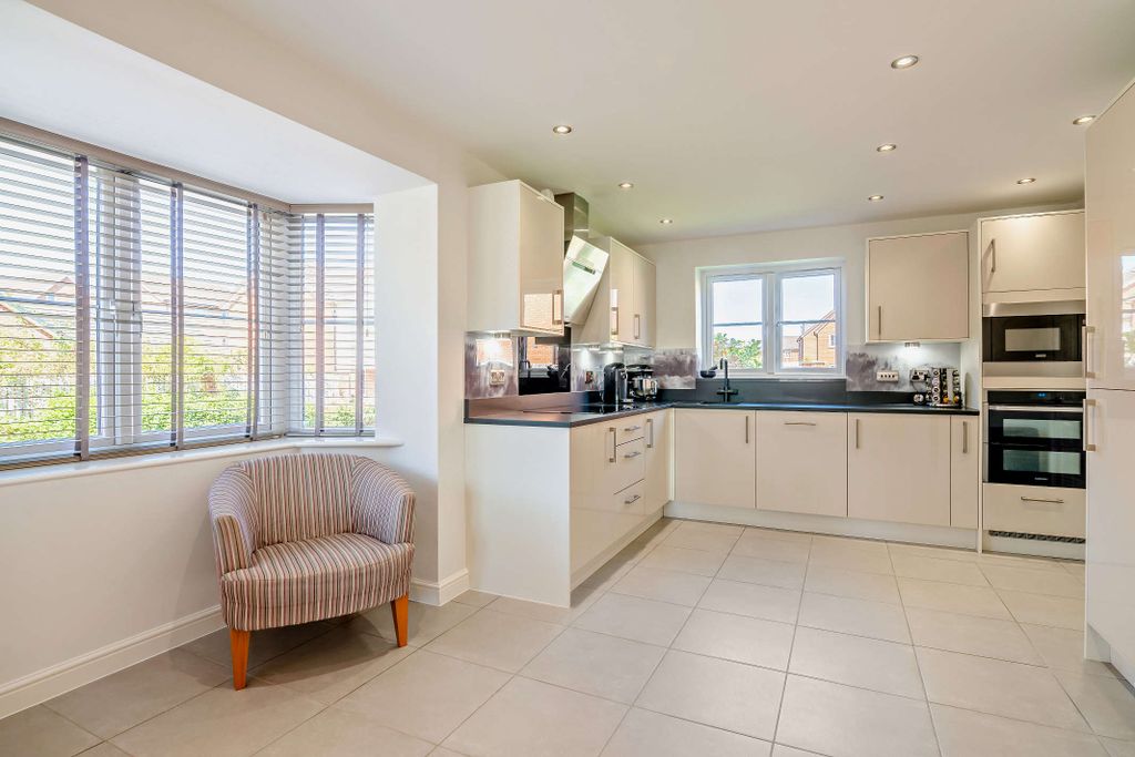 Property photo 2 of 18 Kitchen