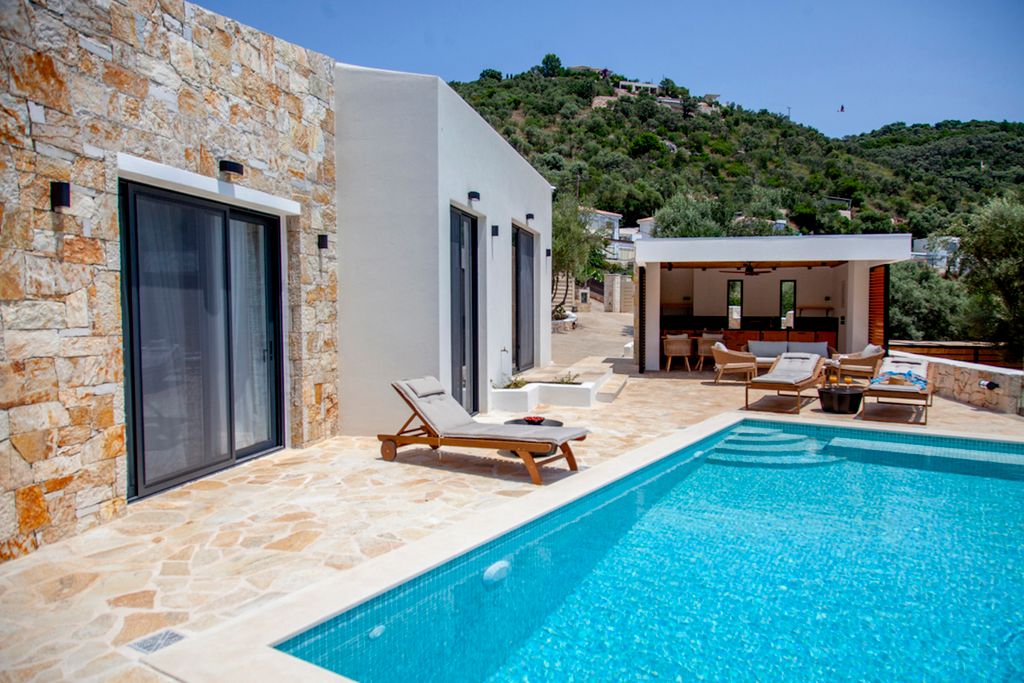 Property photo 2 of 30