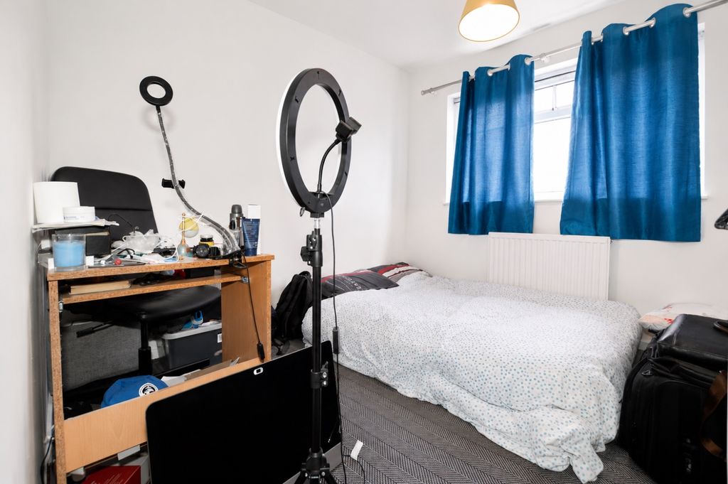 Property photo 3 of 11 Bedroom 1