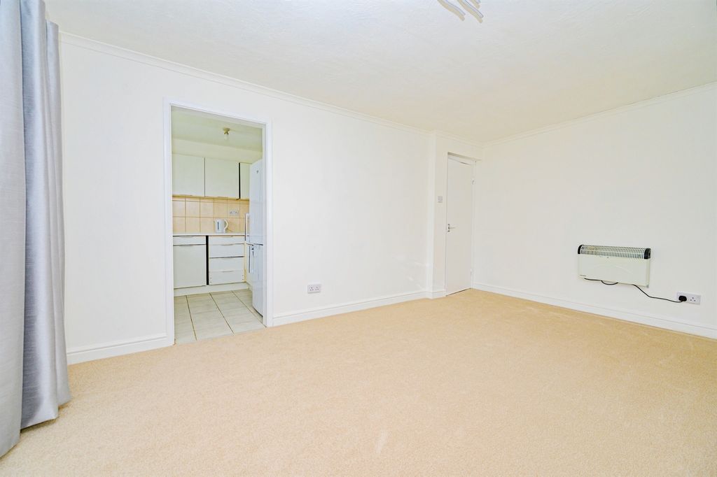 Property photo 3 of 12