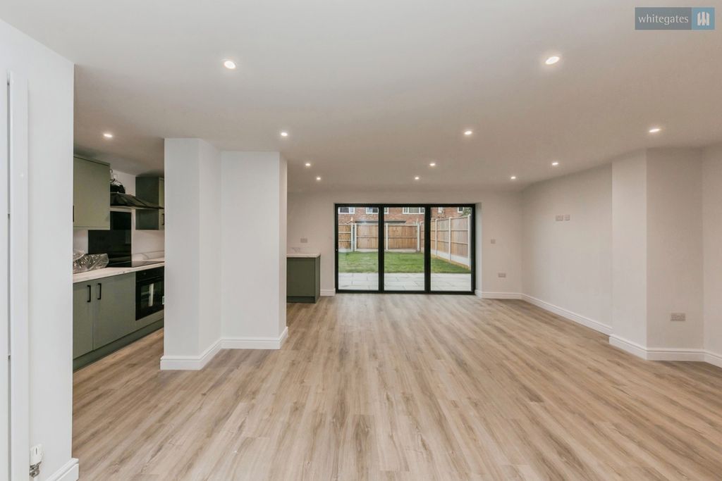 Property photo 3 of 21 Pbox-Img.Jpg