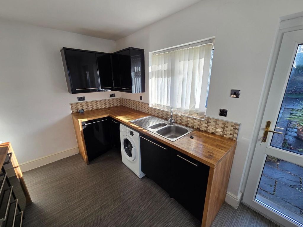 Property photo 3 of 10 Kitchen - 2.Jpg