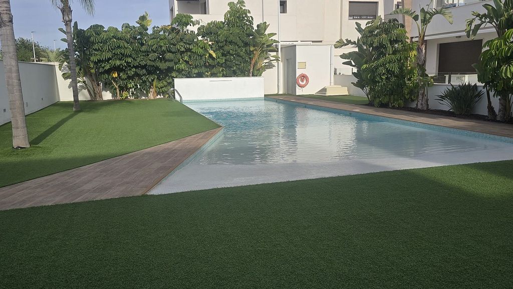 Property photo 2 of 32