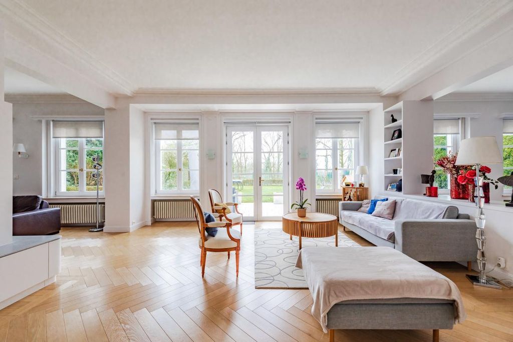 Property photo 2 of 23