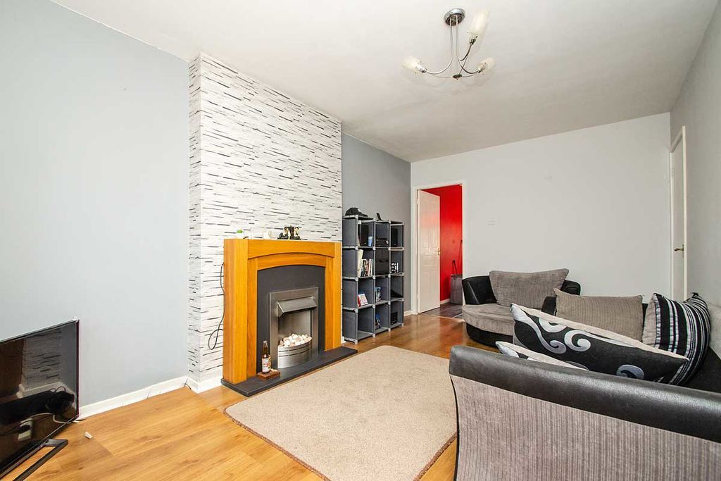 Property photo 3 of 12 Photo 6