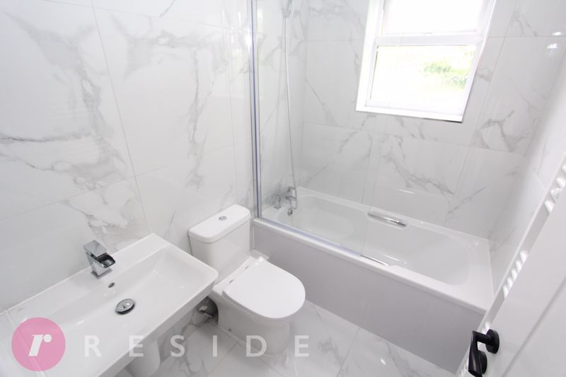 Property photo 3 of 16 Bathroom