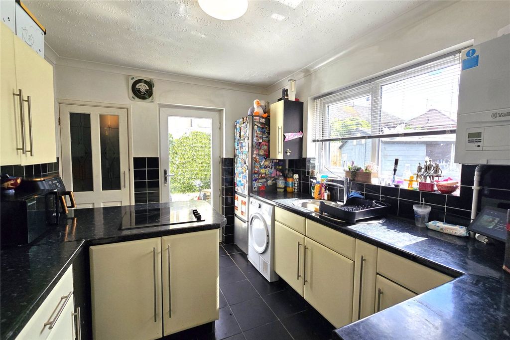 Property photo 3 of 23 Picture No. 13
