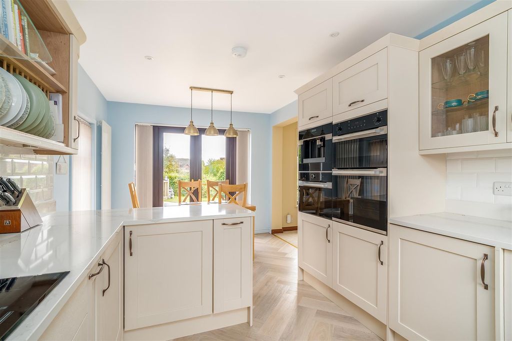 Property photo 3 of 20 14_Spa_Well_Drive_Coldstream-08.Jpg