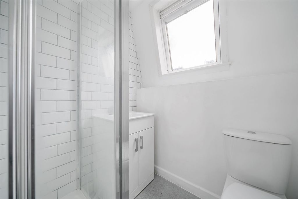 Property photo 3 of 8 Averill Street 11, Fff W6 Ph6.Jpg