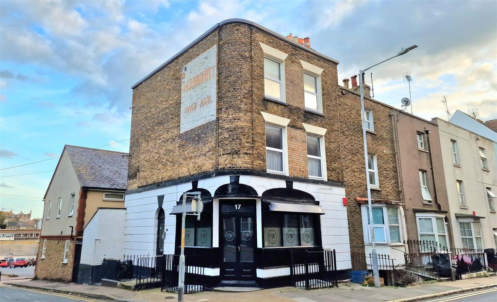 Property photo 1 of 10 External