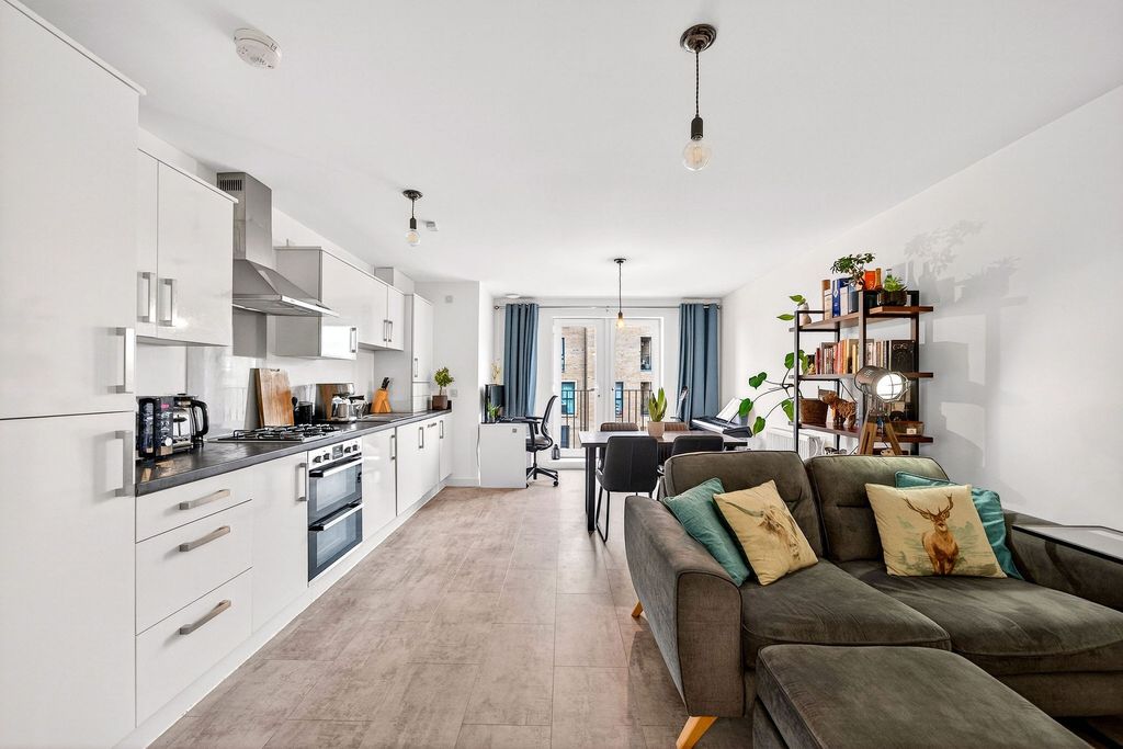 Property photo 3 of 40 Open Pla Lounge/Kitchen/Dinern