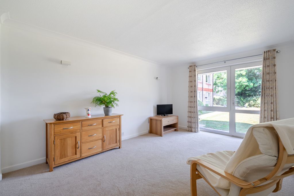 Property photo 3 of 13 1487521-10-6A4d08...